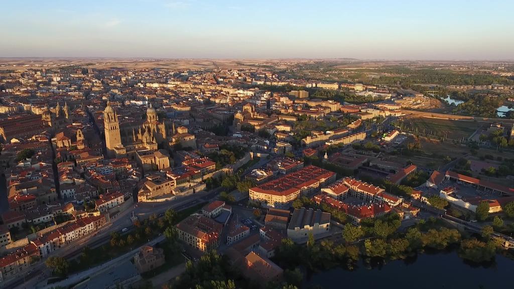 Smart-Tech Plaza Apartment Salamanca Bagian luar foto