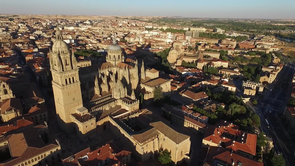 Smart-Tech Plaza Apartment Salamanca Bagian luar foto