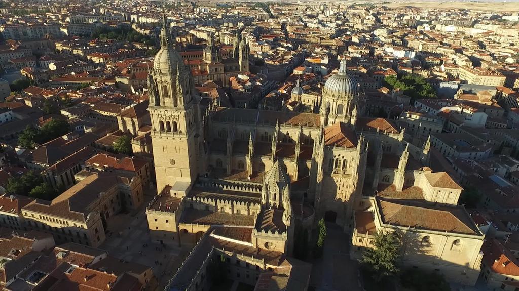 Smart-Tech Plaza Apartment Salamanca Bagian luar foto